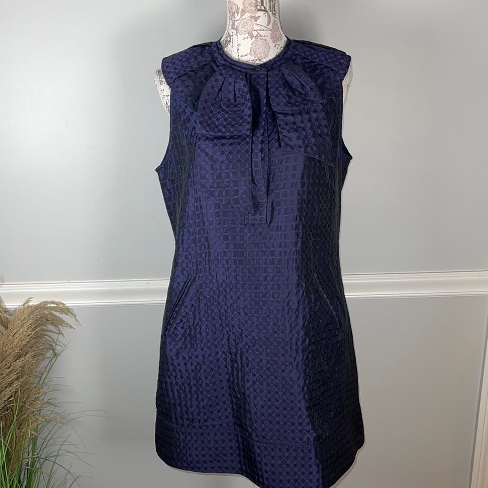 BCBGMaxAzria Navy Textured Sleeveless Shift Dress